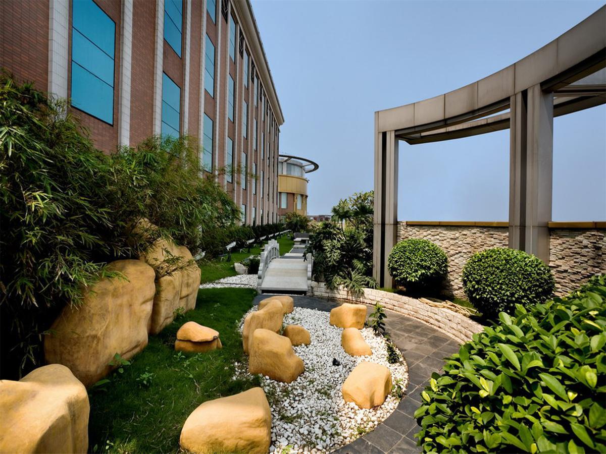 City Hotel ฝอซาน ภายนอก รูปภาพ