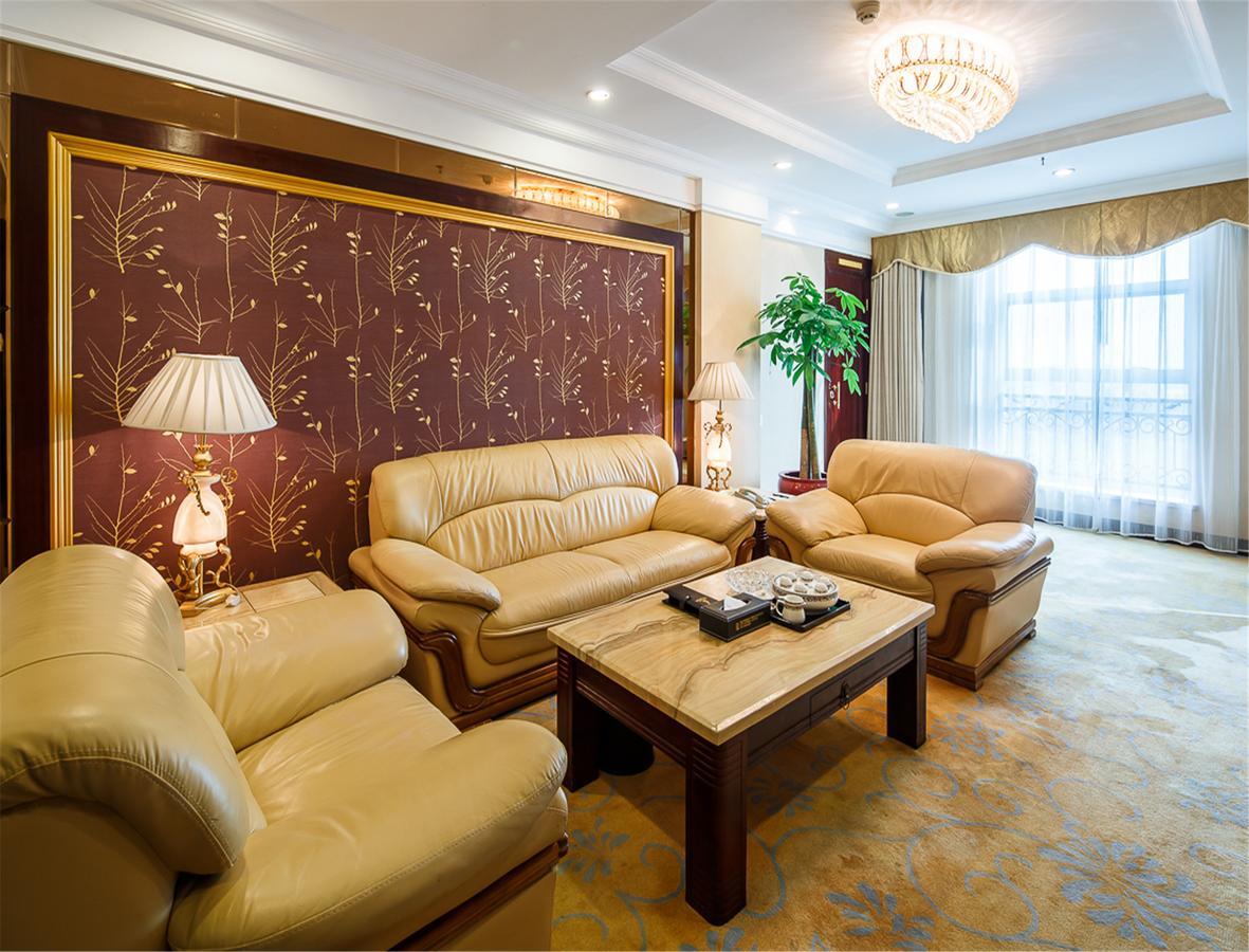 City Hotel ฝอซาน ภายนอก รูปภาพ