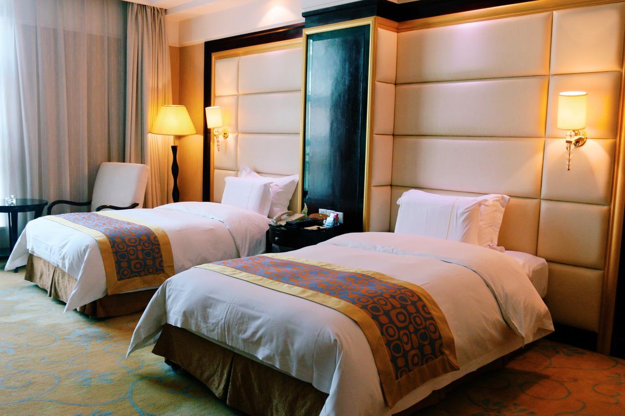 City Hotel ฝอซาน ภายนอก รูปภาพ