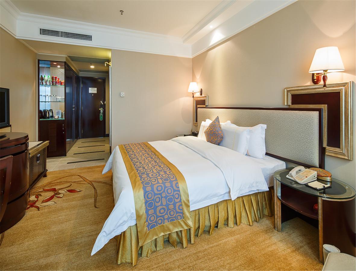 City Hotel ฝอซาน ภายนอก รูปภาพ