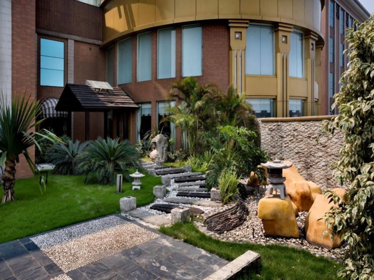 City Hotel ฝอซาน ภายนอก รูปภาพ
