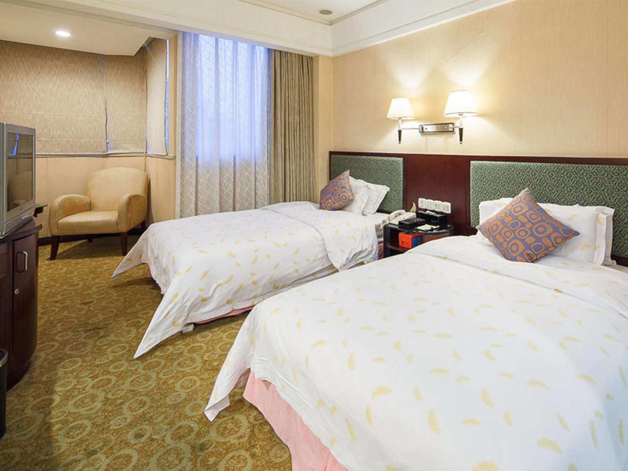 City Hotel ฝอซาน ภายนอก รูปภาพ