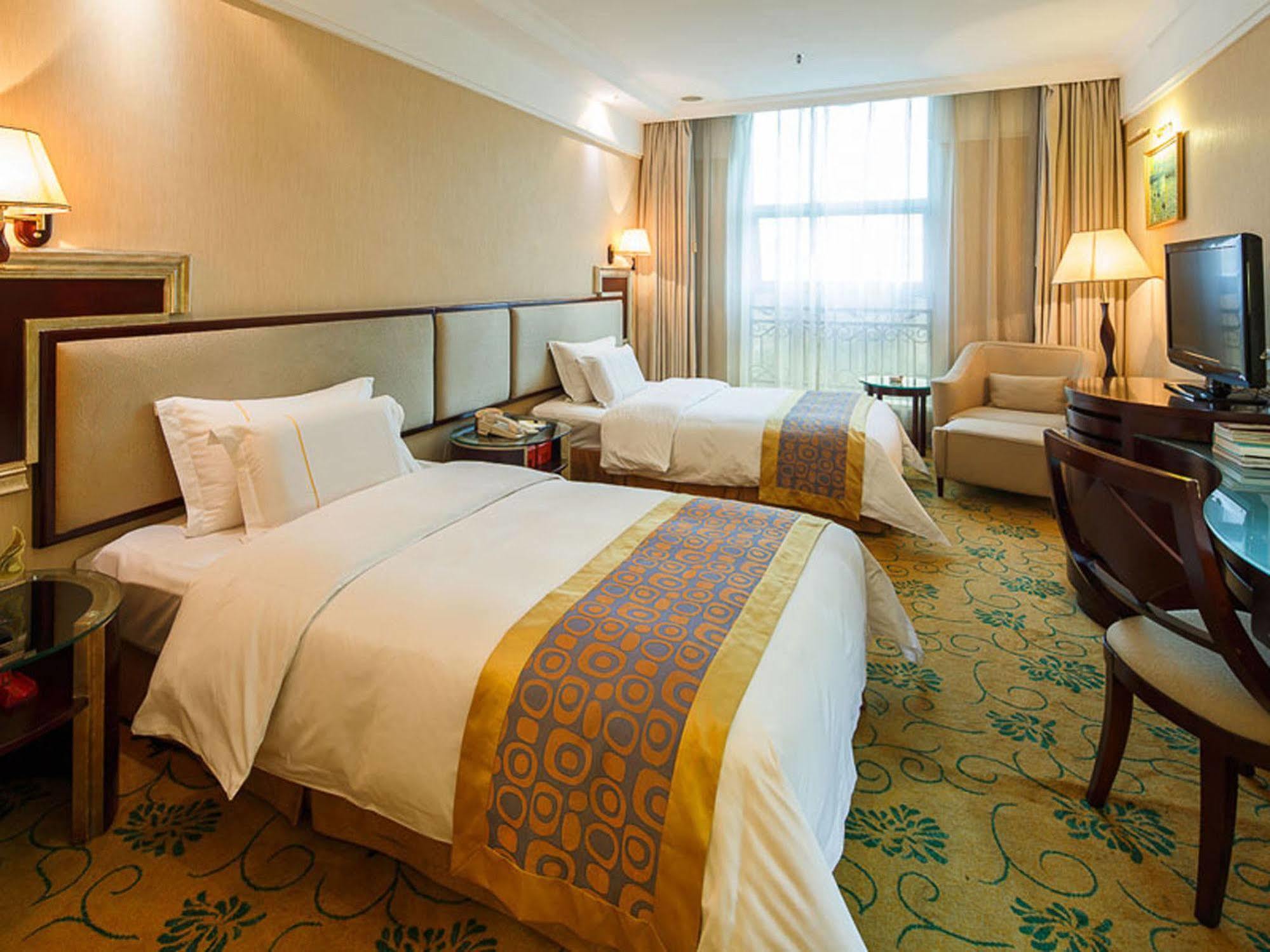 City Hotel ฝอซาน ภายนอก รูปภาพ