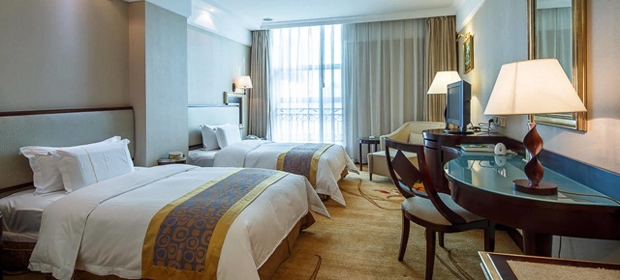City Hotel ฝอซาน ภายนอก รูปภาพ