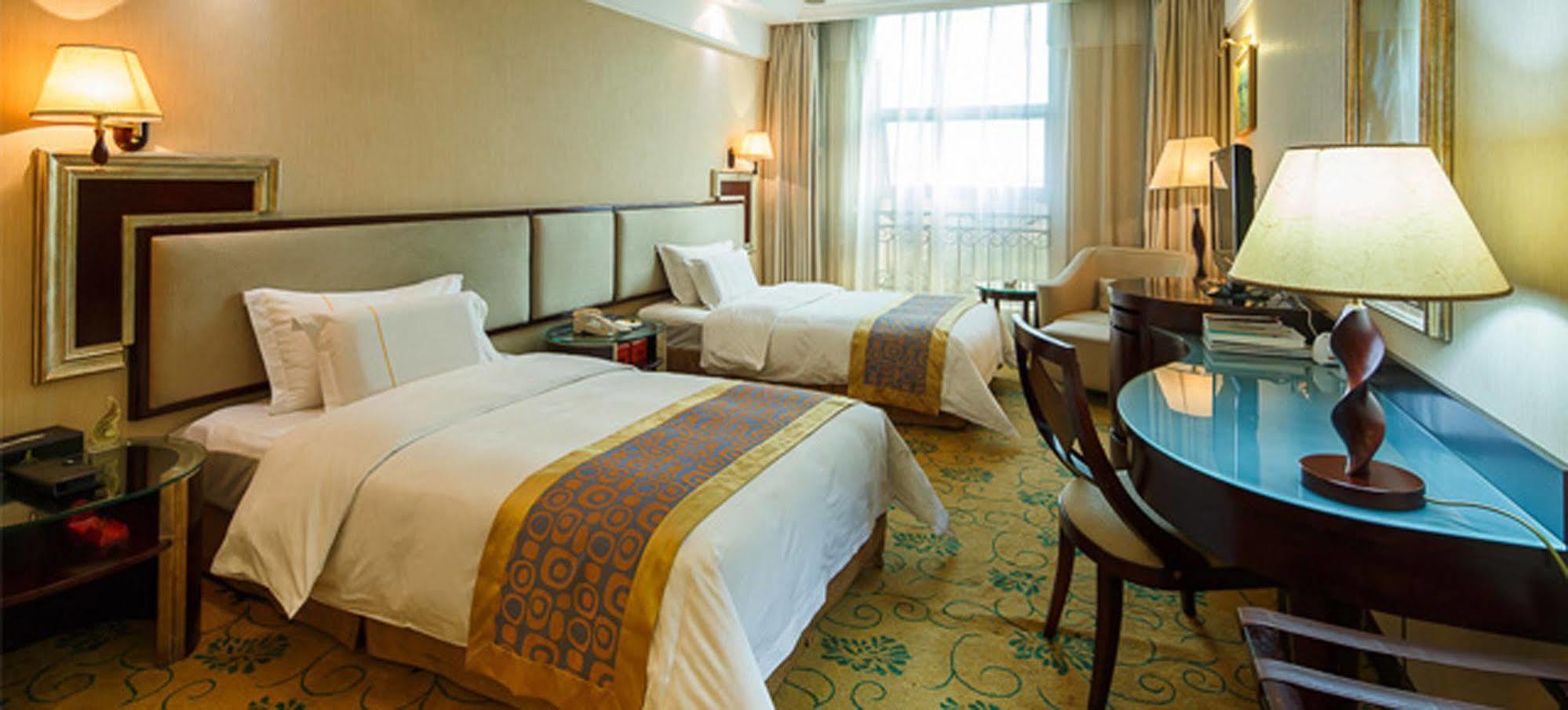 City Hotel ฝอซาน ภายนอก รูปภาพ
