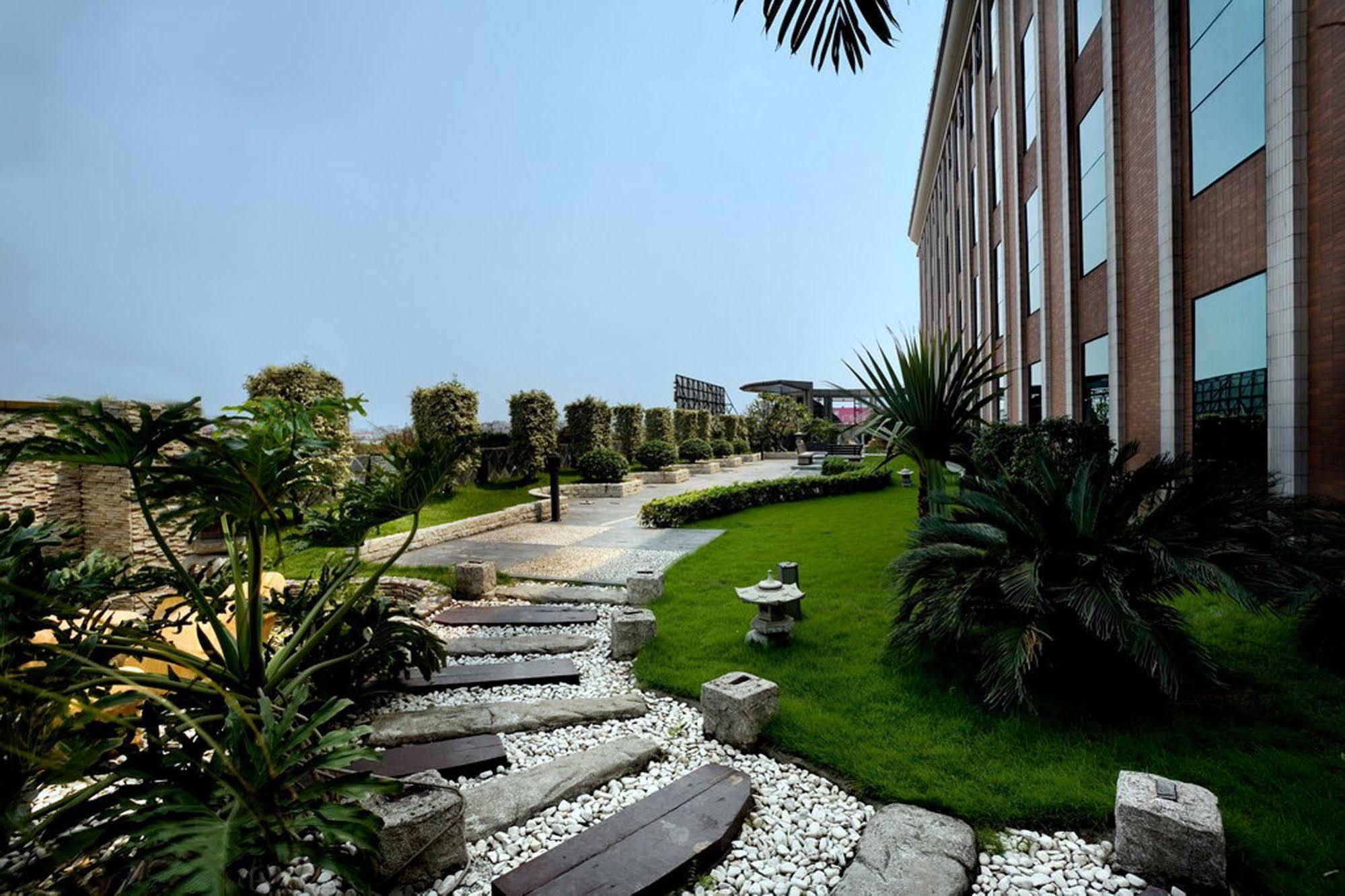 City Hotel ฝอซาน ภายนอก รูปภาพ